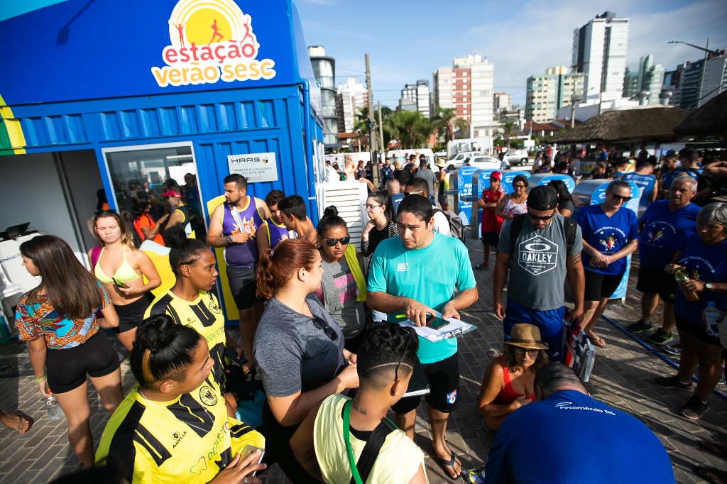 Só Pra Contrariar faz show gratuito em Torres